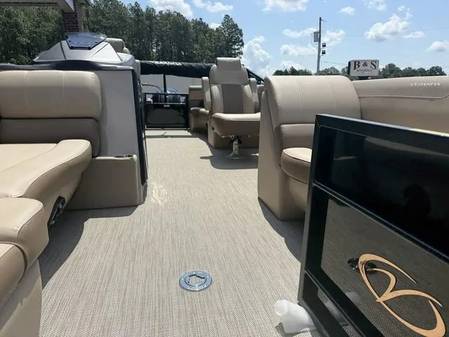 Slide: The Image of Veranda VR22RC 2026 - 9