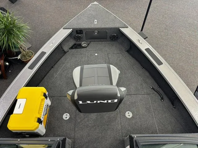 Slide: The Image of Lund 1975 Pro-V Sport 2025 - 11