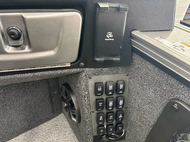 Slide: The Image of Lund 1975 Pro-V Sport 2025 - 8