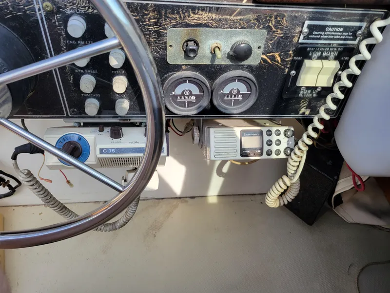 Slide: The Image of 1979 Bayliner 3250 boat for sale, docked in Puyallup, WA. - 5