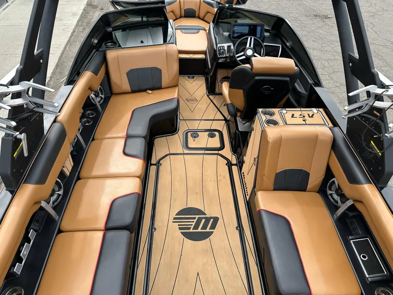 Slide: The Image of Malibu Wakesetter 25 LSV 2019 - 11