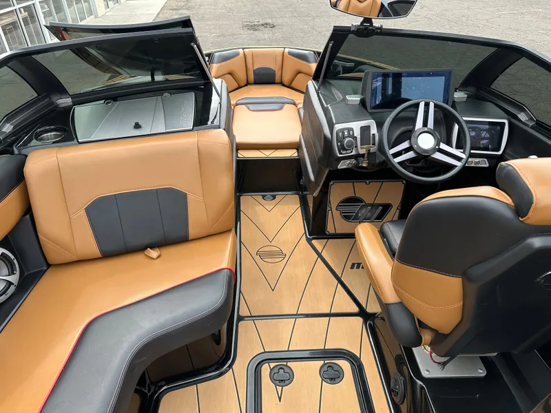 Slide: The Image of Malibu Wakesetter 25 LSV 2019 - 12