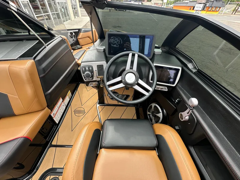 Slide: The Image of Malibu Wakesetter 25 LSV 2019 - 13