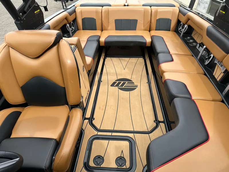 Slide: The Image of Malibu Wakesetter 25 LSV 2019 - 14