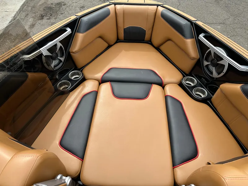 Slide: The Image of Malibu Wakesetter 25 LSV 2019 - 15
