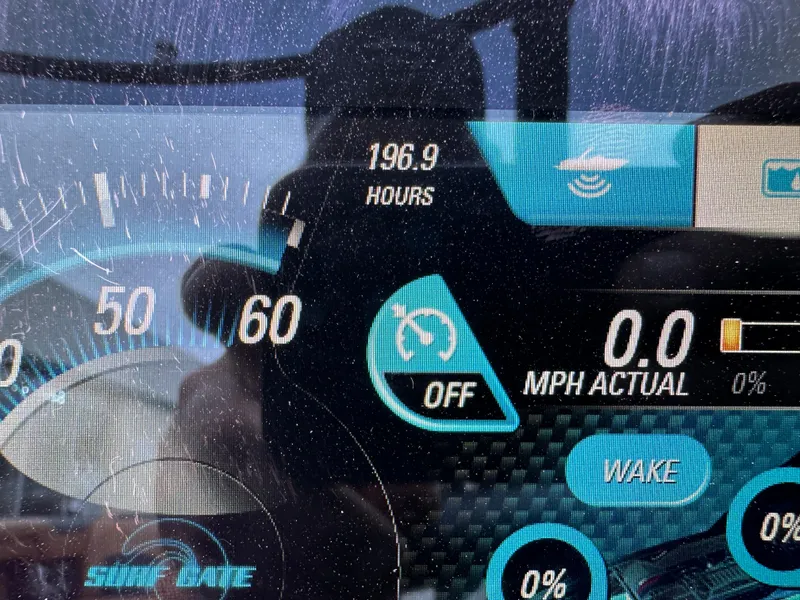 Slide: The Image of Malibu Wakesetter 25 LSV 2019 - 17