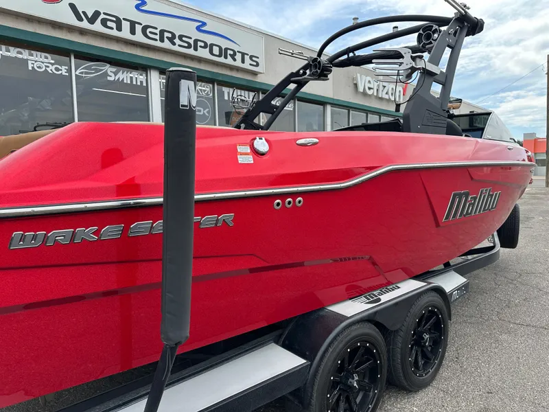 Slide: The Image of Malibu Wakesetter 25 LSV 2019 - 3