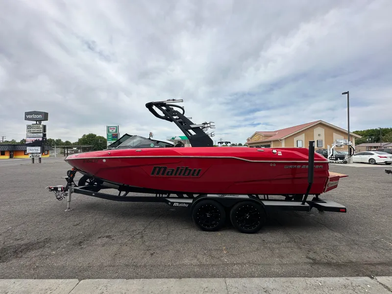 Slide: The Image of Malibu Wakesetter 25 LSV 2019 - 7