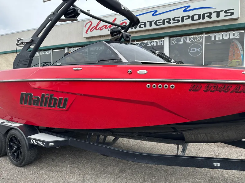 Slide: The Image of Malibu Wakesetter 25 LSV 2019 - 9