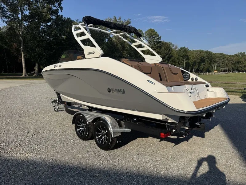 Slide: The Image of Yamaha 222SD 2025 - 2