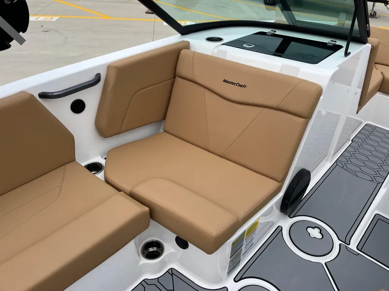 Slide: The Image of MasterCraft NXT20 2025 - 15