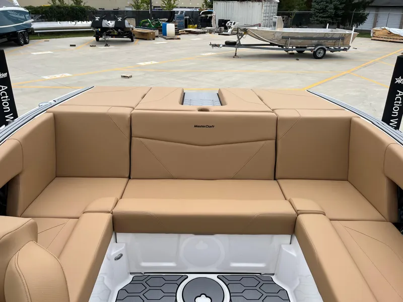 Slide: The Image of MasterCraft NXT20 2025 - 18