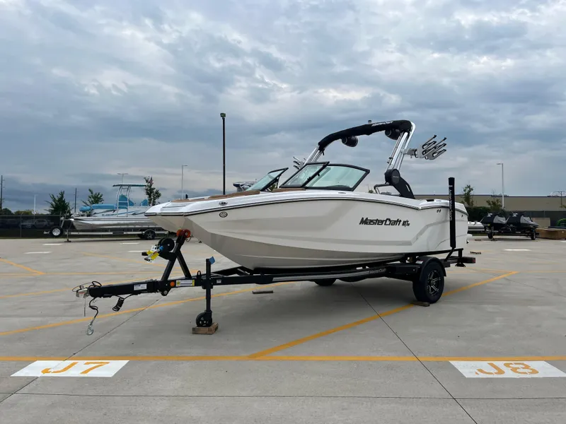 Slide: The Image of MasterCraft NXT20 2025 - 8