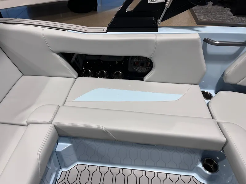 Slide: The Image of MasterCraft NXT20 2025 - 14