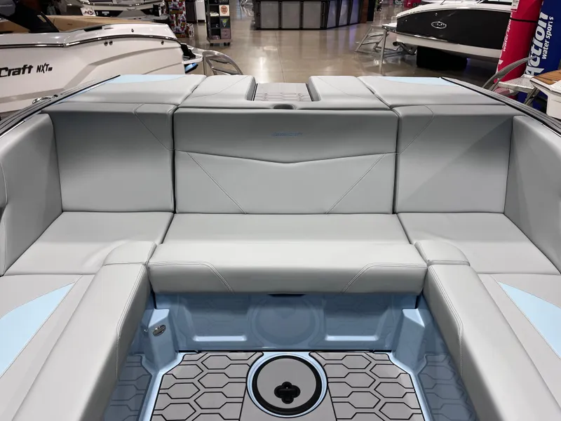 Slide: The Image of MasterCraft NXT20 2025 - 15