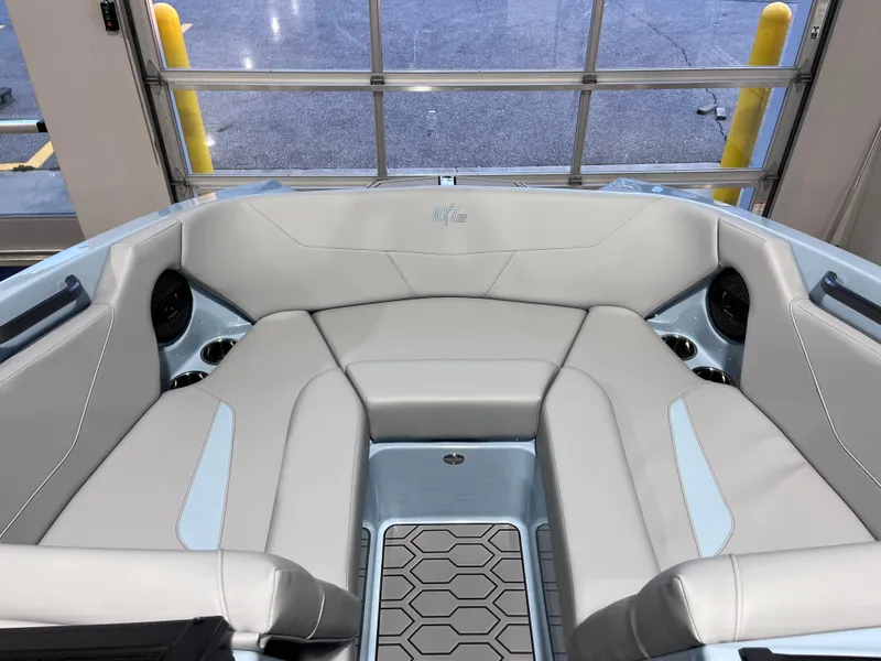 Slide: The Image of MasterCraft NXT20 2025 - 17