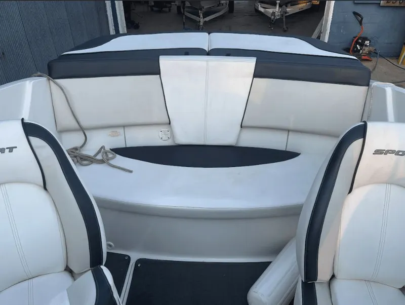 Slide: The Image of Sea Ray 185 Sport 2012 - 10