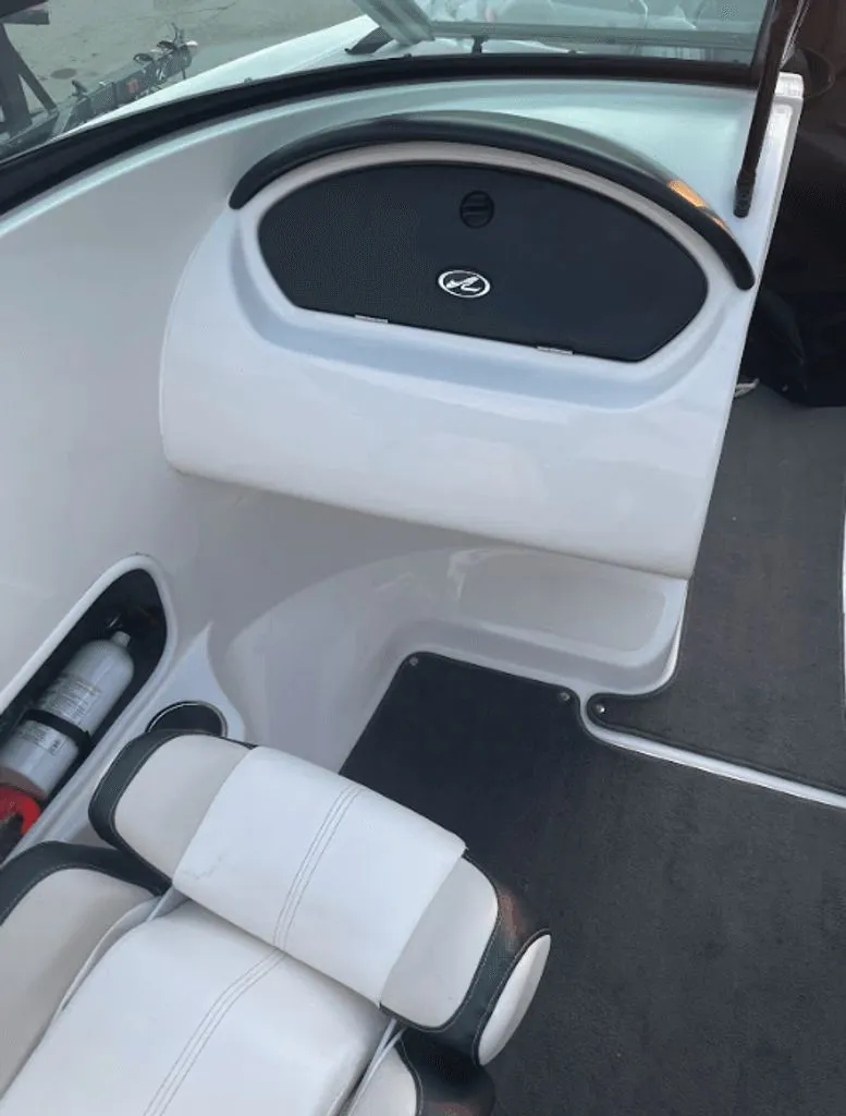 Slide: The Image of Sea Ray 185 Sport 2012 - 11