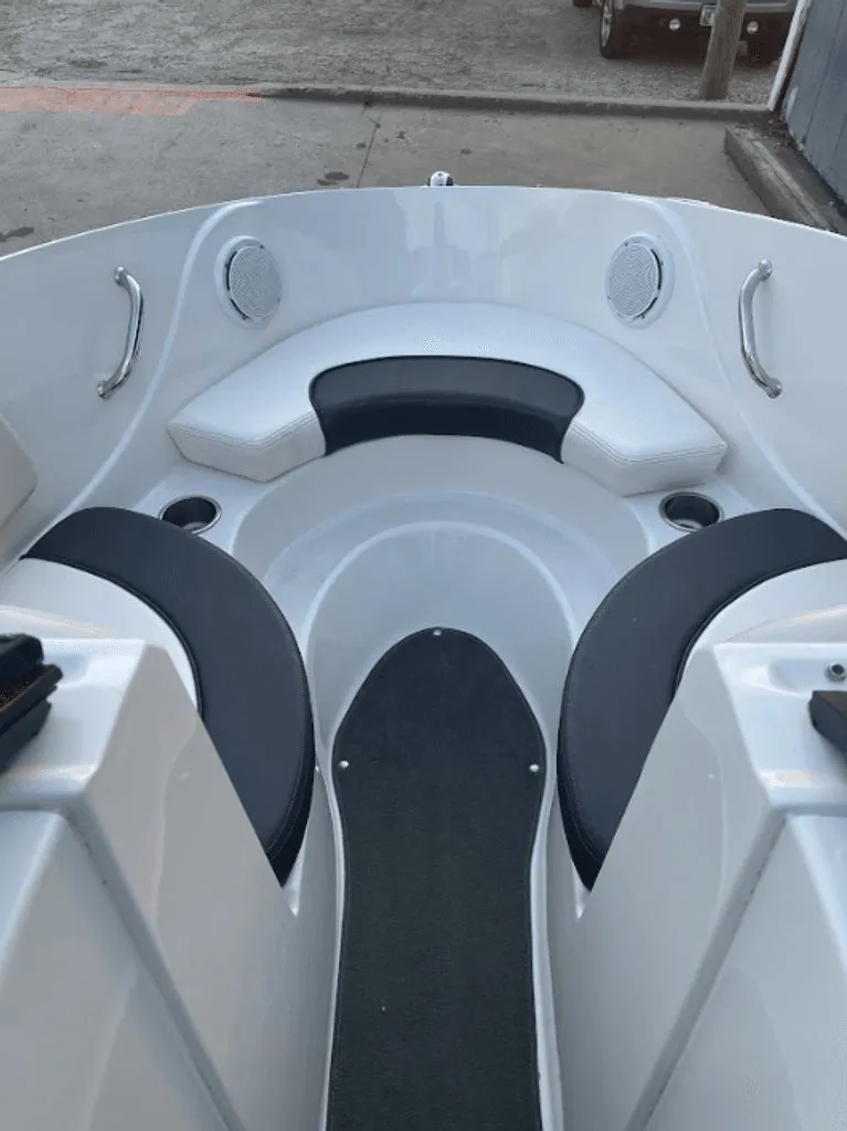 Slide: The Image of Sea Ray 185 Sport 2012 - 14