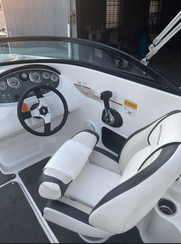 Slide: The Image of Sea Ray 185 Sport 2012 - 15