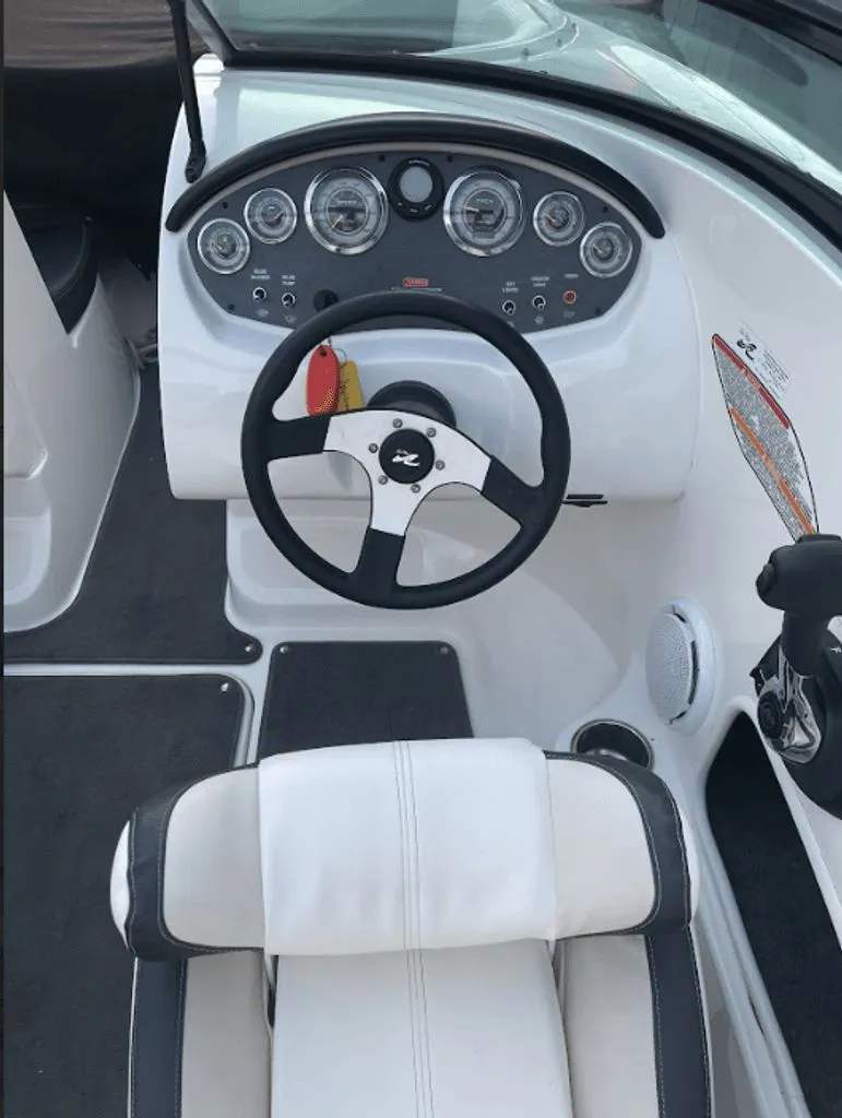 Slide: The Image of Sea Ray 185 Sport 2012 - 9