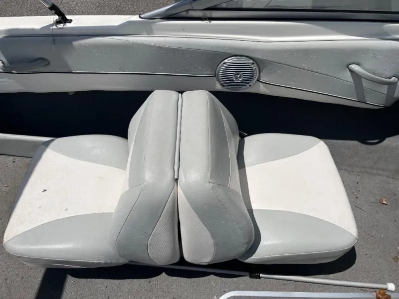 Slide: The Image of Runabout Series 195BR 2011 - 8