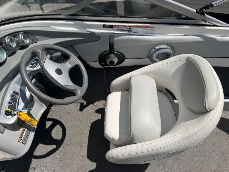 Slide: The Image of Runabout Series 195BR 2011 - 9