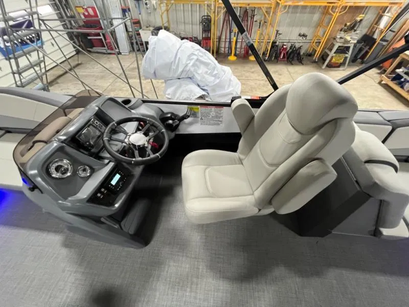 Slide: The Image of A-Series A-22 LZ DH Sport 2025 - 10