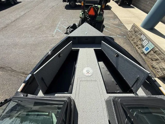 Slide: The Image of Lund 1800 Explorer Sport 2026 - 11