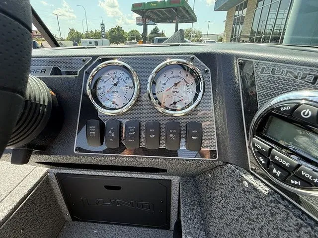 Slide: The Image of Lund 1800 Explorer Sport 2026 - 16