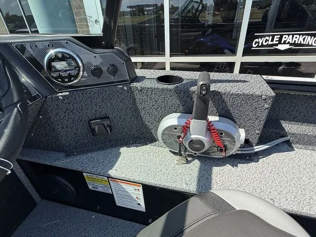 Slide: The Image of Lund 1800 Explorer Sport 2026 - 18