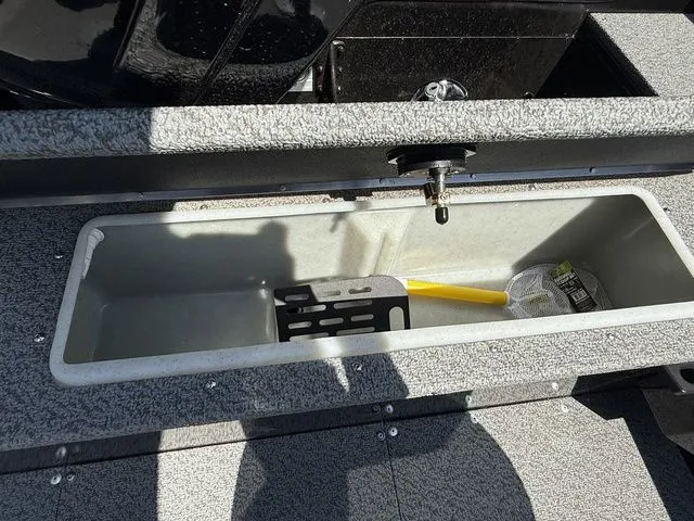 Slide: The Image of Lund 1800 Explorer Sport 2026 - 20