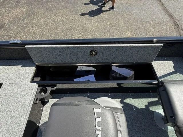 Slide: The Image of Lund 1800 Explorer Sport 2026 - 21