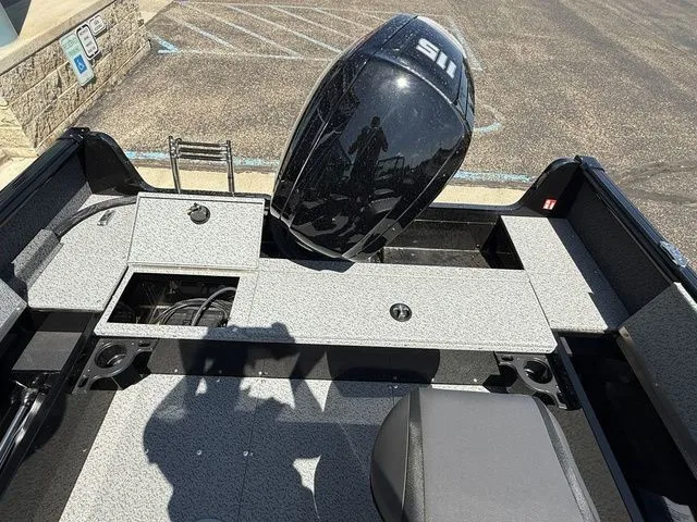 Slide: The Image of Lund 1800 Explorer Sport 2026 - 22