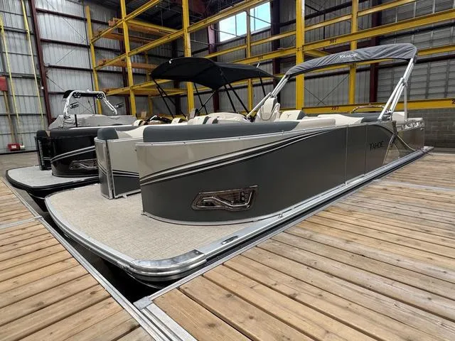 Slide: The Image of Tahoe LTZ 2385 VRL 2025 - 1