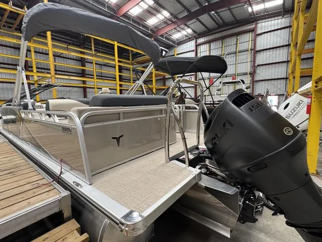 Slide: The Image of Tahoe LTZ 2385 VRL 2025 - 2