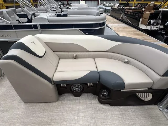 Slide: The Image of Tahoe LTZ 2385 VRL 2025 - 6