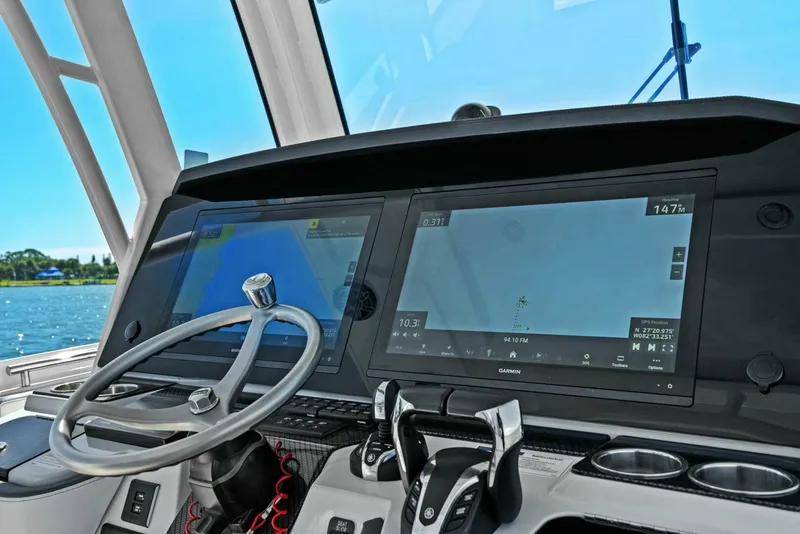 Slide: The Image of 2022 World Cat 400 CC-X - Helm - 10