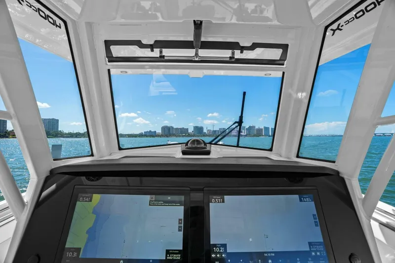 Slide: The Image of 2022 World Cat 400 CC-X - Helm Displays - 11