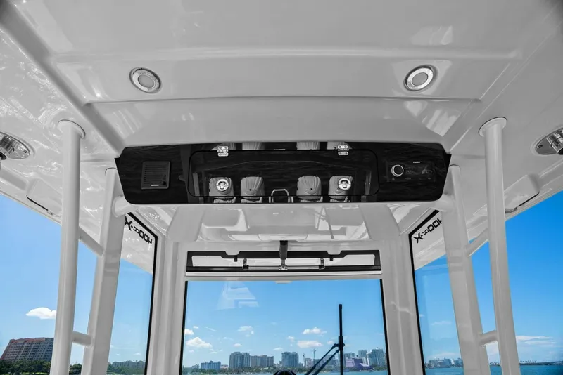Slide: The Image of 2022 World Cat 400 CC-X - Overhead Storage - 12