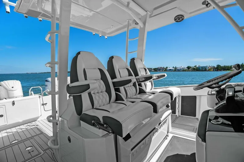 Slide: The Image of 2022 World Cat 400 CC-X - Helm Seating - 15