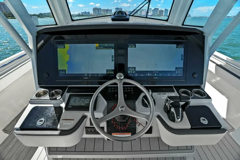 Slide: The Image of 2022 World Cat 400 CC-X - Helm - 2