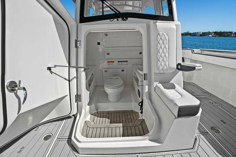 Slide: The Image of 2022 World Cat 400 CC-X - Head - 33