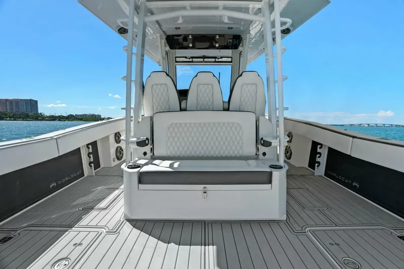 Slide: The Image of 2022 World Cat 400 CC-X - Cockpit - 4