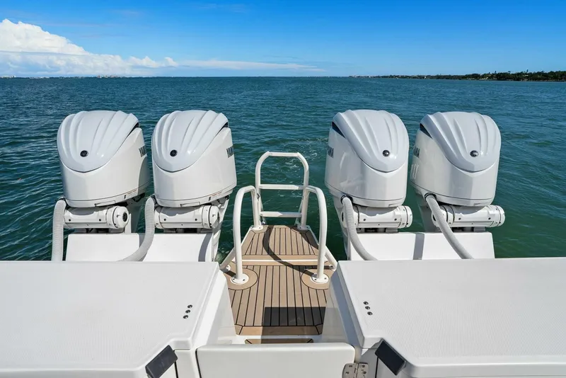 Slide: The Image of 2022 World Cat 400 CC-X - Motors - 51