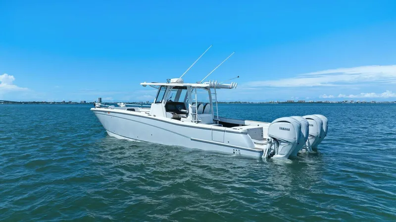 Slide: The Image of 2022 World Cat 400 CC-X - Profile Port 3/4 Stern - 60