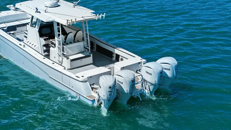 Slide: The Image of 2022 World Cat 400 CC-X - Aerial Stern - 65