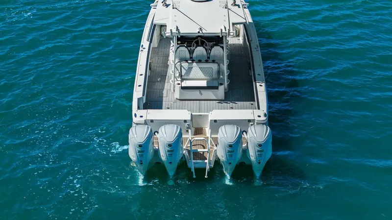 Slide: The Image of 2022 World Cat 400 CC-X - Aerial Stern - 66