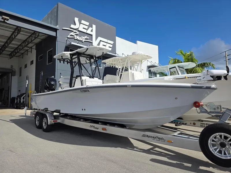 The Image of 2023 SeaVee 270Z boat on trailer outside SeaVee Boats facility. - 1