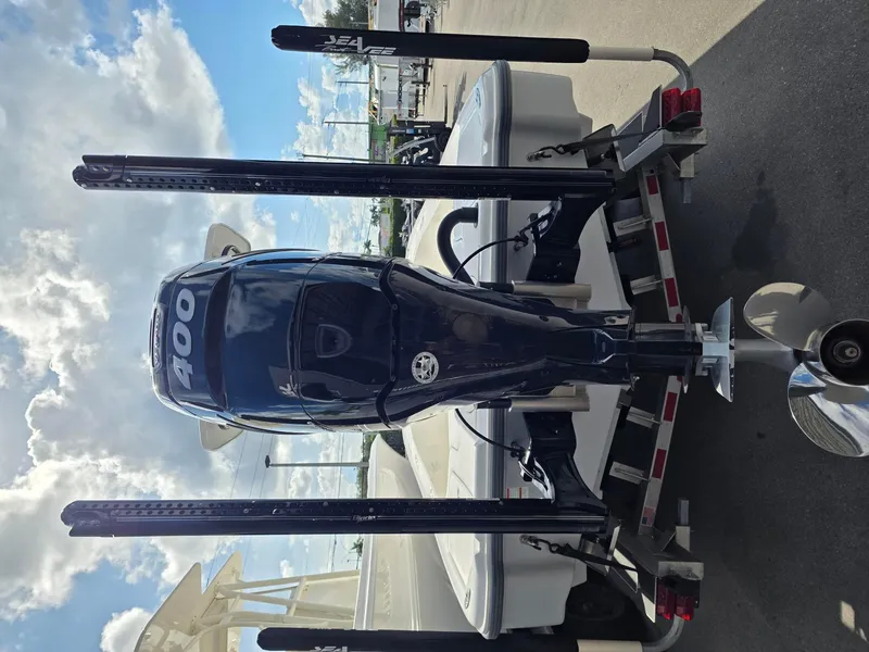 Slide: The Image of 2023 SeaVee 270Z boat with powerful 400 horsepower outboard motor, viewed from the rear. - 4